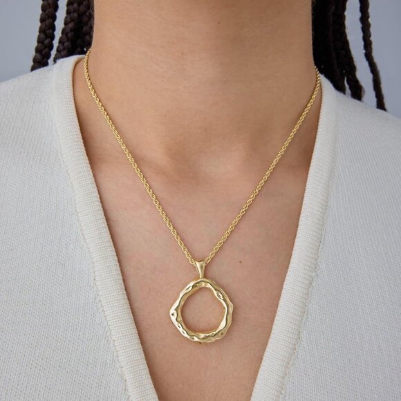 14K Gold Plated Dainty Pendant Necklace Hammered Circle Beachy Summer Conch - Picture 2 of 4